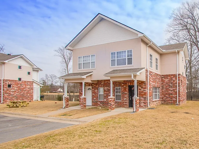 1224 Sadie Dr #1 — Photo 2