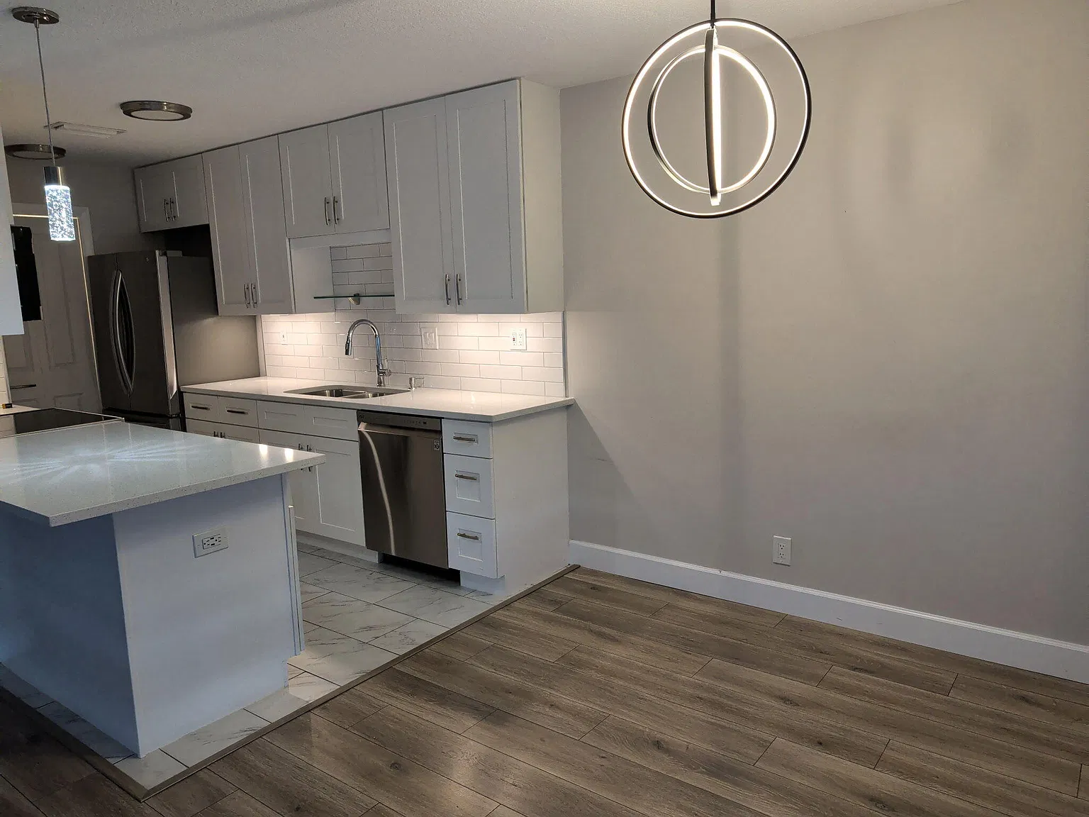 3 bed, 2.0 bath, 2832 sqft, $3,200 — Photo 3