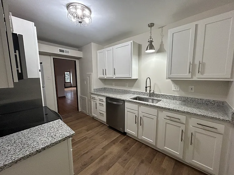 1765 King Ave — Photo 1