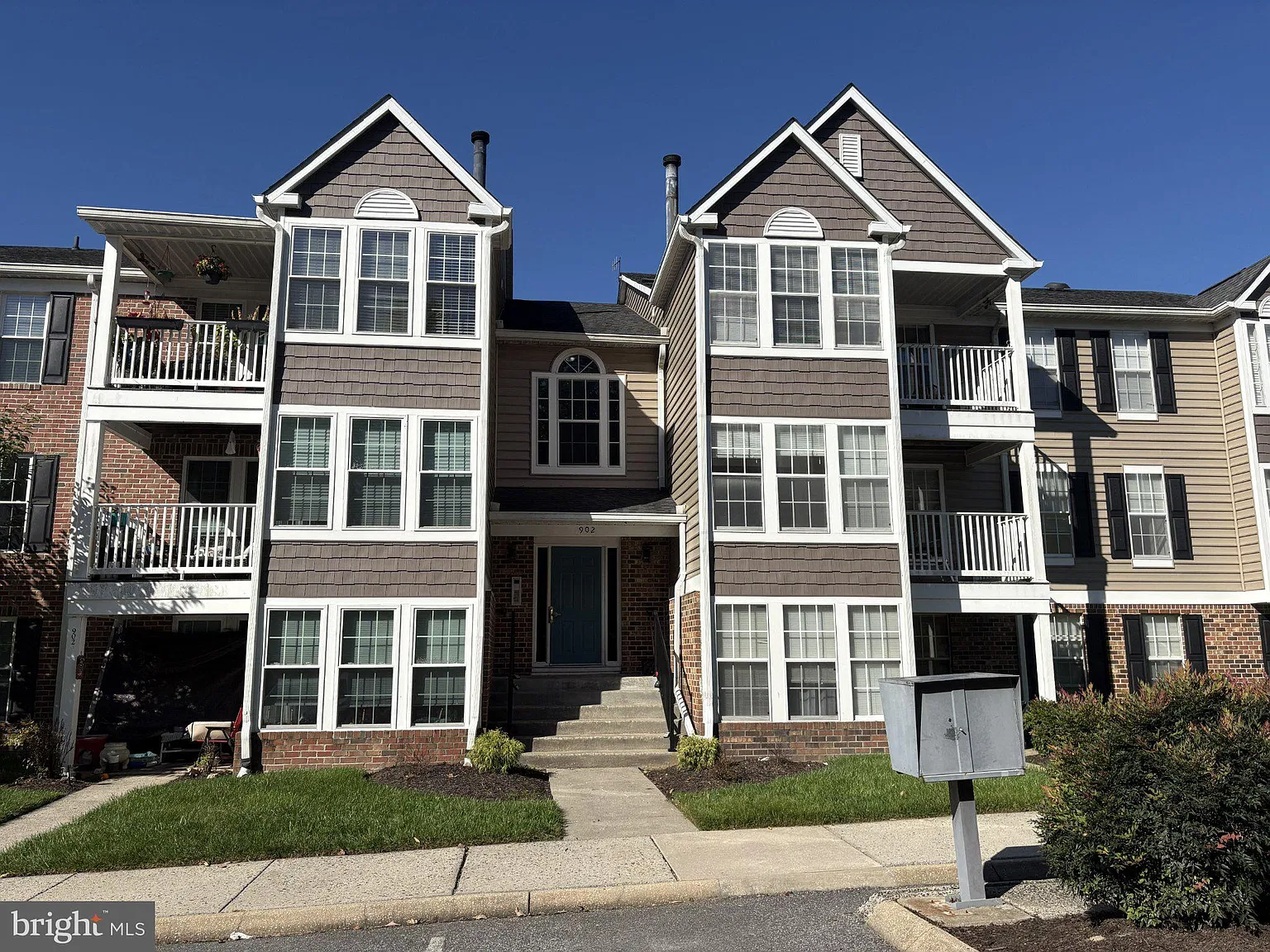 2 bed, 2.0 bath, 950 sqft, $1,700 — Photo 1