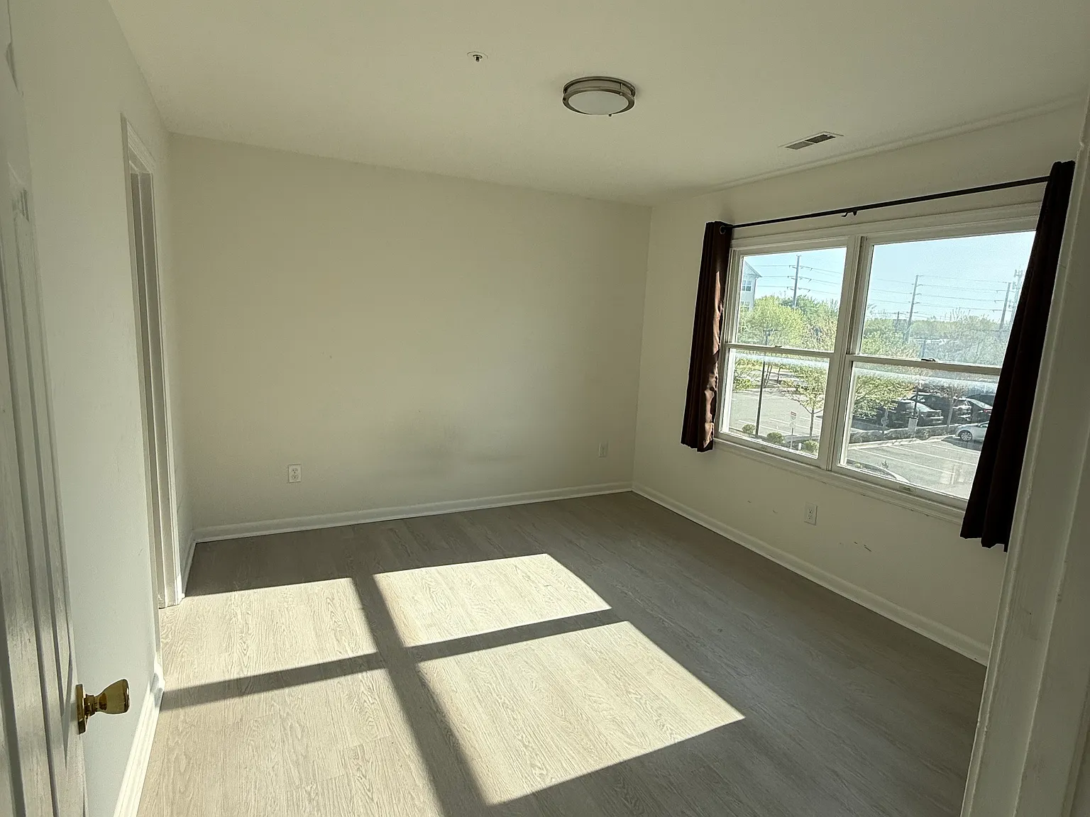 3 bed, 1200 sqft, $2,600 — Photo 3