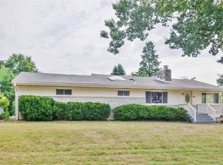 816 Wildwood Circle Dr, Saint Louis, MO