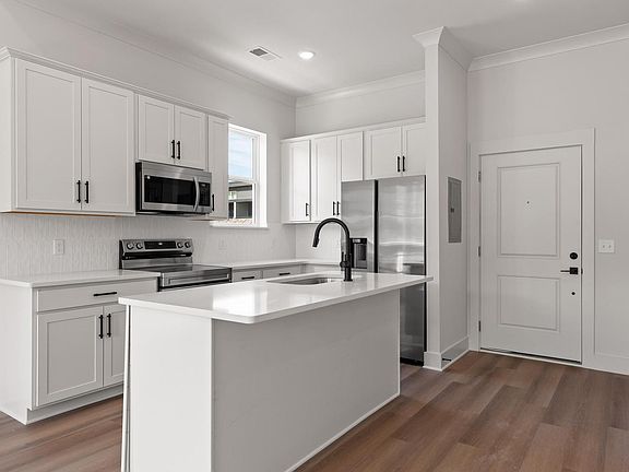 5th image of 1776 S Watkins St #104