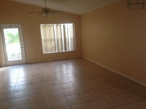 2nd image of 6385 Willoughby Cir