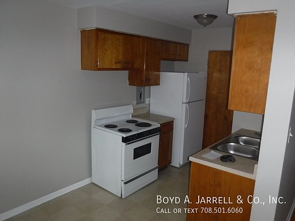 2nd image of 954 E 84th Pl #3-1F
