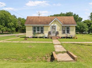 304 W Burnett St, Calvert, TX 77837