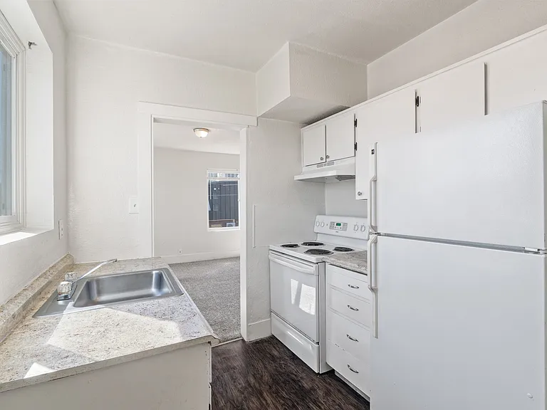215 E 1st St #205 — Photo 5