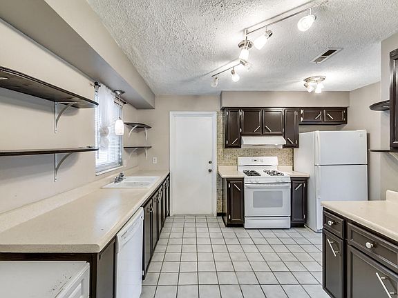 5th image of 1061 Matador Dr