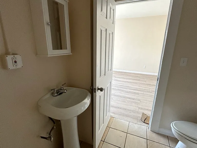 3846 S Grand Ave #18 — Photo 7