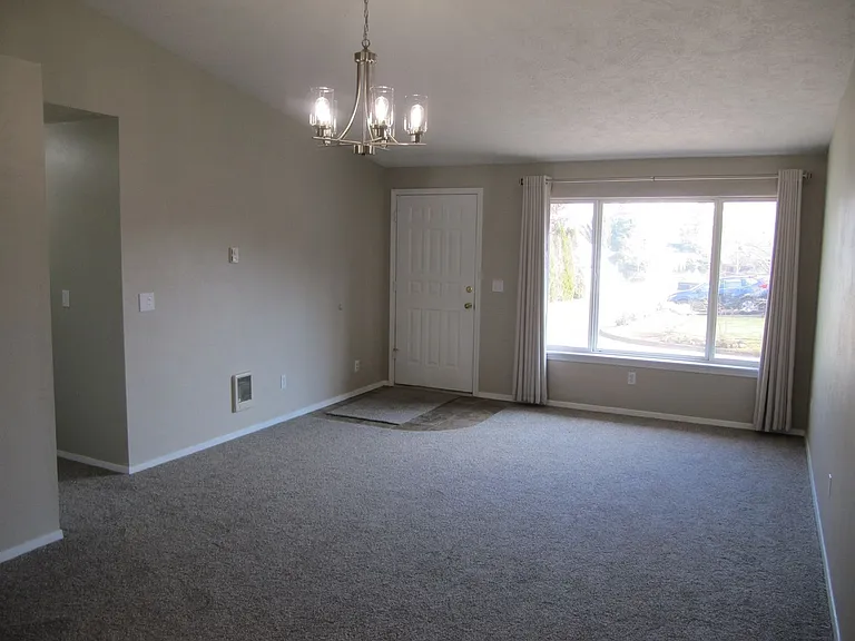 5205 9th Ct SE — Photo 2