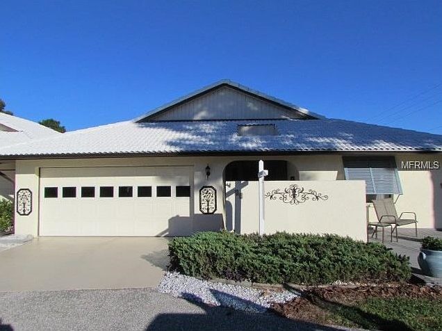1st image of 32 Pebble Rock Dr