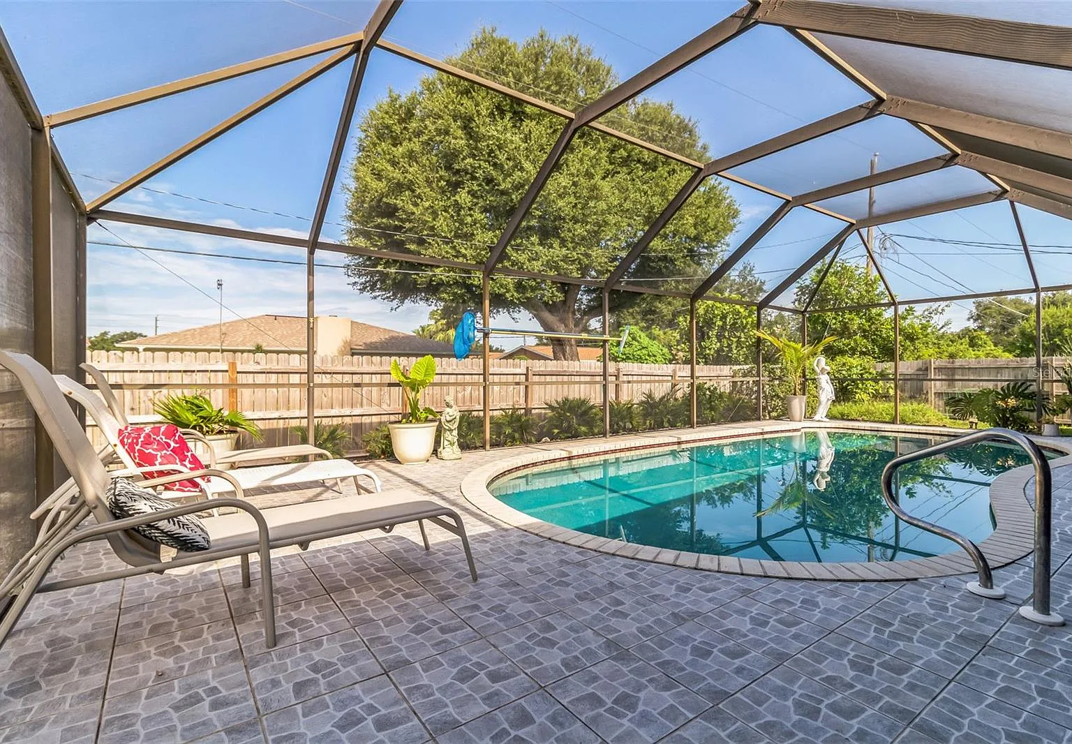 3 bed, 2.0 bath, 1416 sqft, $2,700 — Photo 2