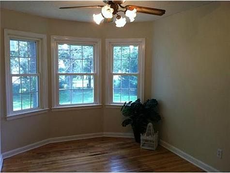 3rd image of 11102 Applewood Dr