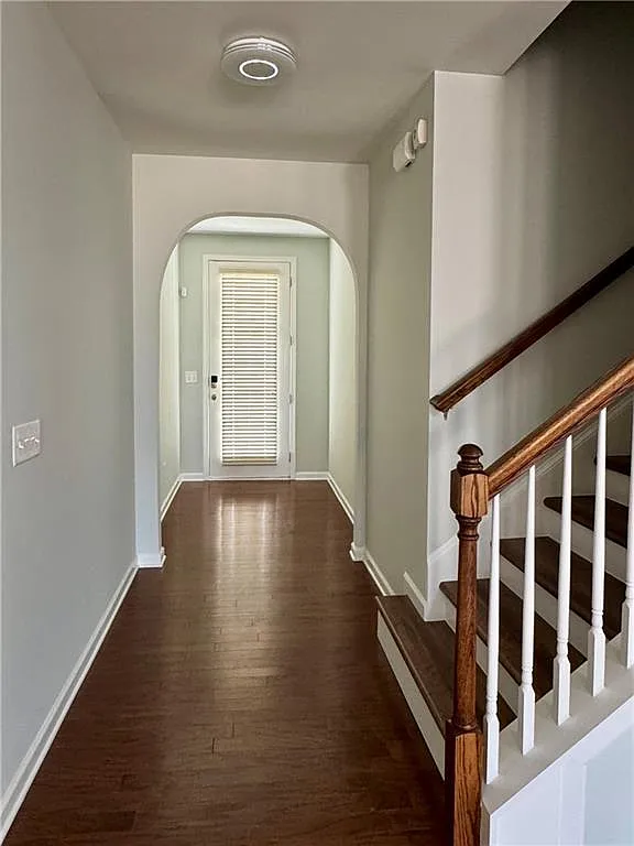 3 bed, 2.5 bath, 1969 sqft, $2,195 — Photo 3