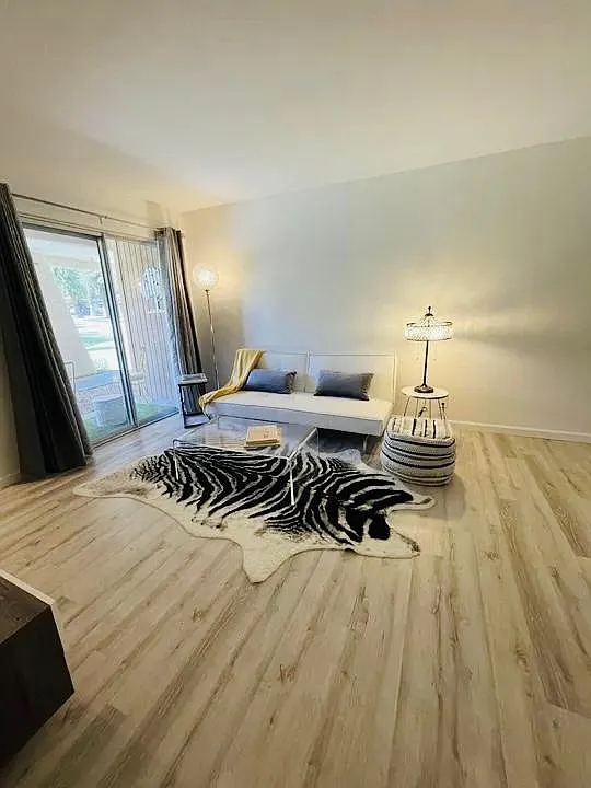 510 N Villa Ct — Photo 4
