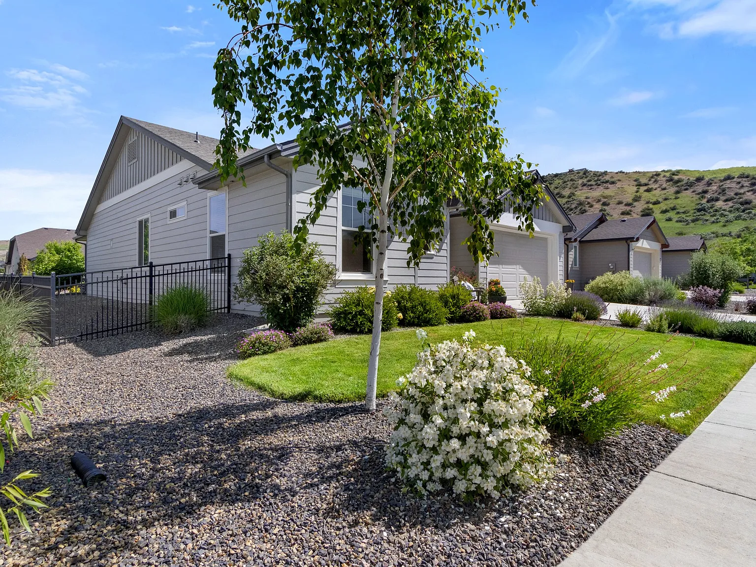 3 bed, 1759 sqft, $2,600 — Photo 3