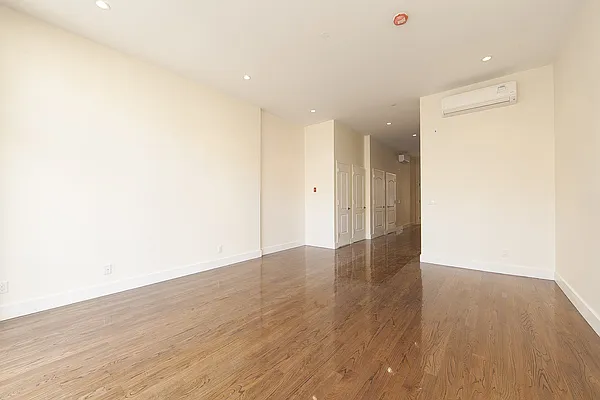 Rented by Link NY Realty | media 32