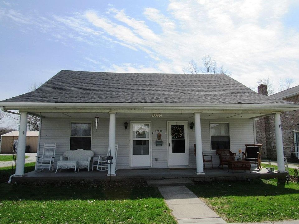 Front of duplex, Apt. 2 (left) + Apt. 1 (right)