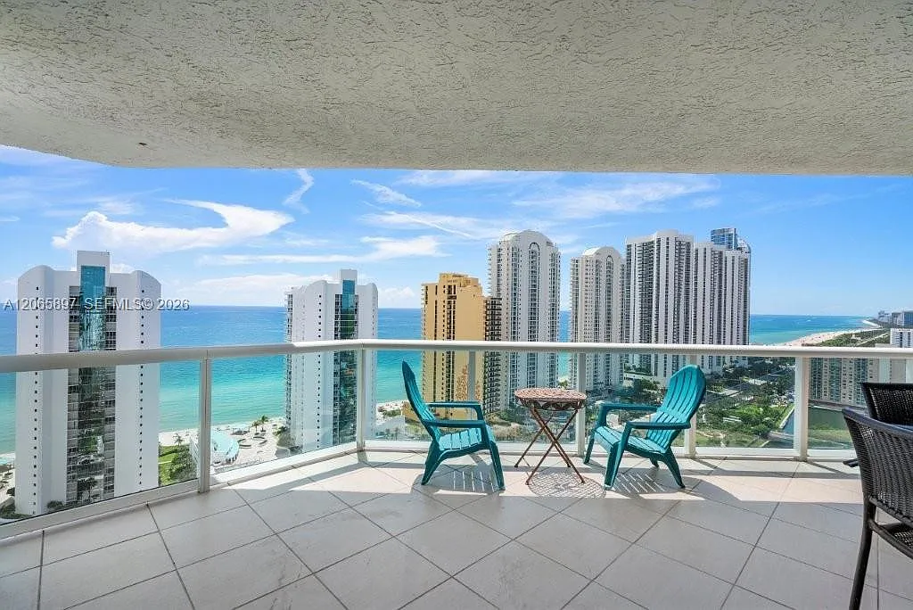Oceania Iv Condo — Photo 3
