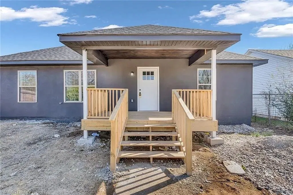 3 bed, 2.0 bath, 1120 sqft, $1,400 — Photo 1