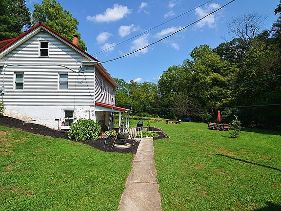 5th image of 96 Quaker Dr