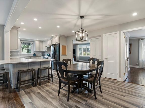 5th image of 9 Saint Eleanoras Ln