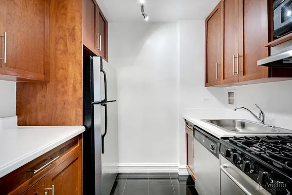 Rented by Anchor Associates | media 17