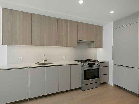 3rd image of 3 Court Sq #1609