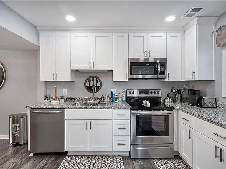 5900 Clear Springs Ct — Photo 8