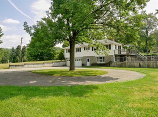 33 E Mountain Rd S, Cold Spring, NY 10516