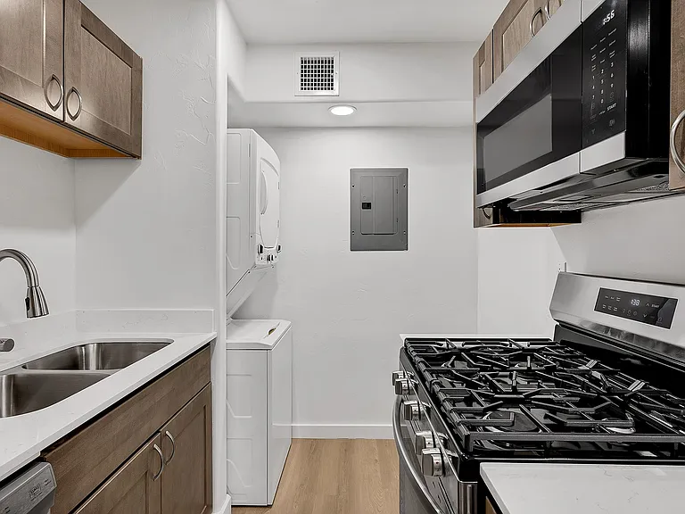 El Dorado Apartments — Photo 14