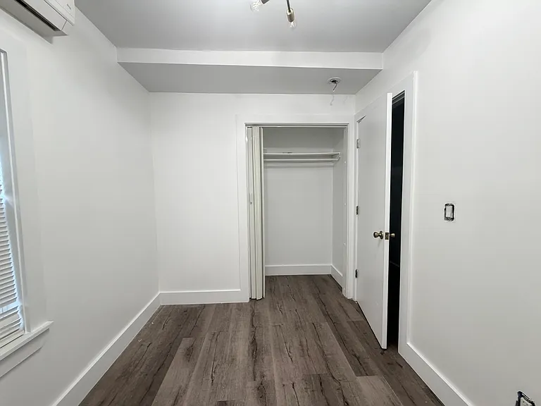 28 E 47th St #4 — Photo 6