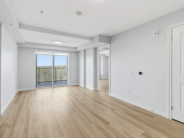 425 Watson Pkwy N — Photo 20