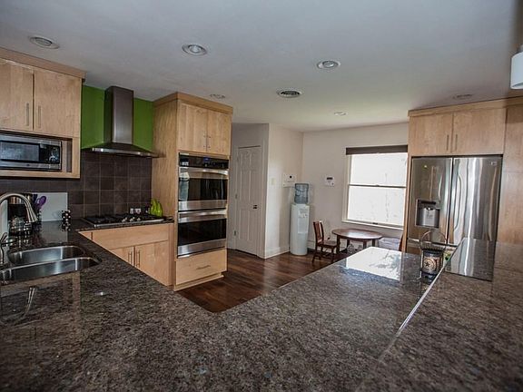 5th image of 205 Homewood Dr