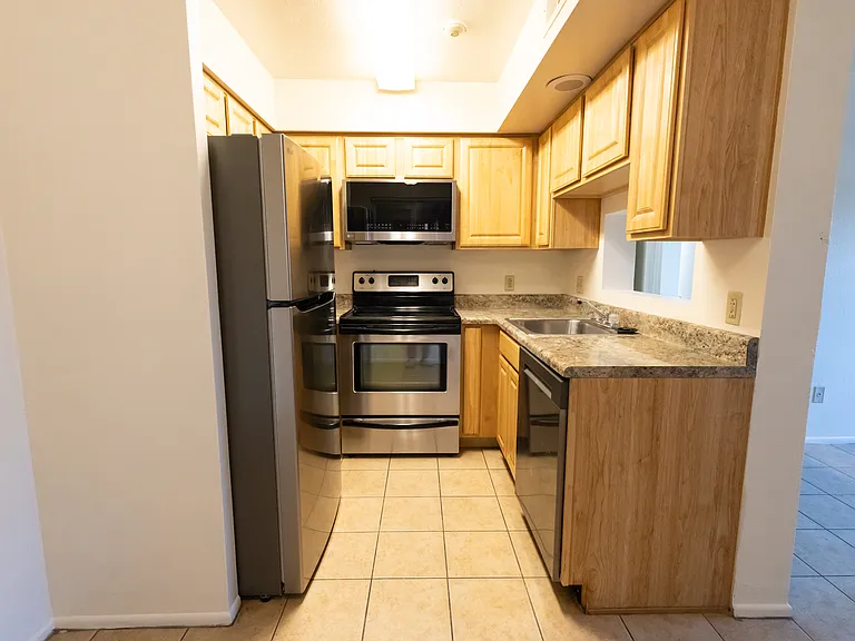 1810 E Blacklidge Dr #101 — Photo 14