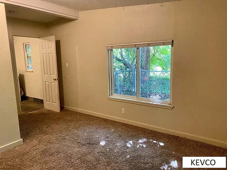 727 W Prospect Rd — Photo 6