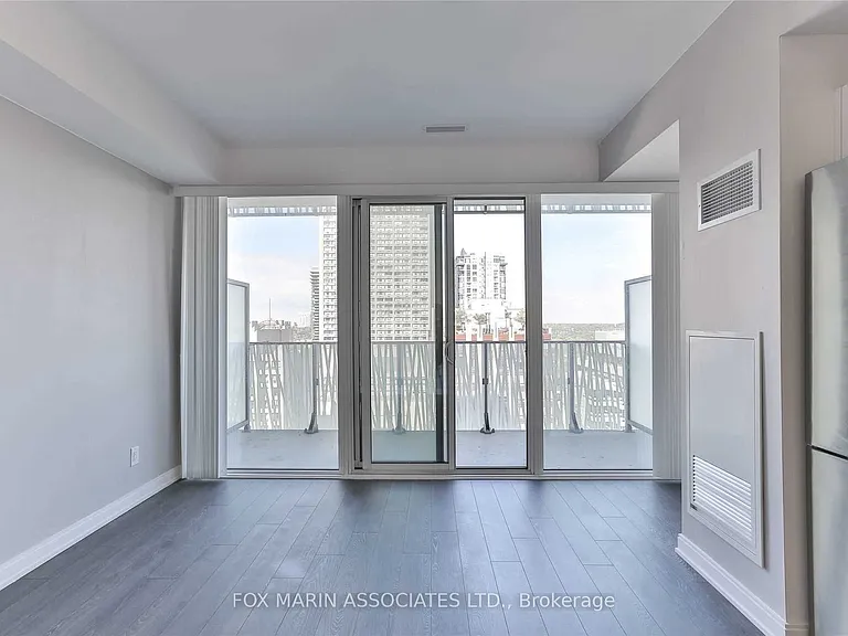 42 Charles St E #2108 — Photo 8