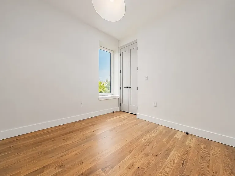 80 Monroe St #6 — Photo 4