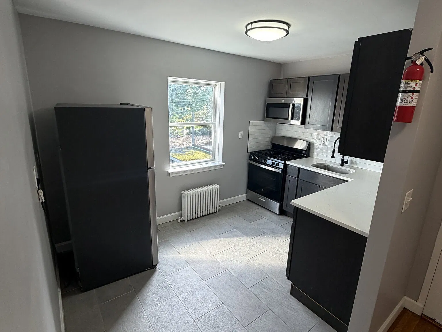 Beautiful 2-Bedroom apartment Elizabeth, NJ — Photo 3