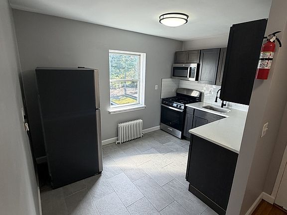 3rd image of 836 Jersey Ave APT C8