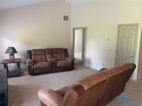 5th image of 114 Ash Dr