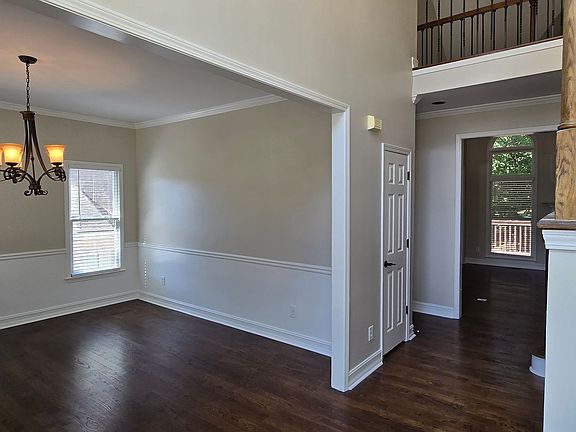 2nd image of 606 Villa Estates Ln