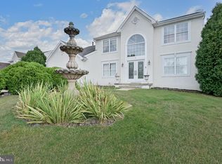 5 Crystal Ct, Sicklerville, NJ 08081