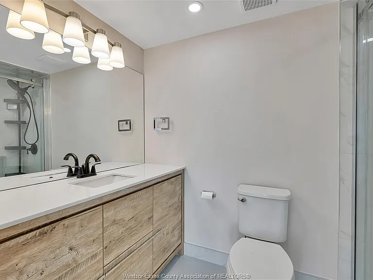 75 Riverside Dr E #1902 — Photo 23