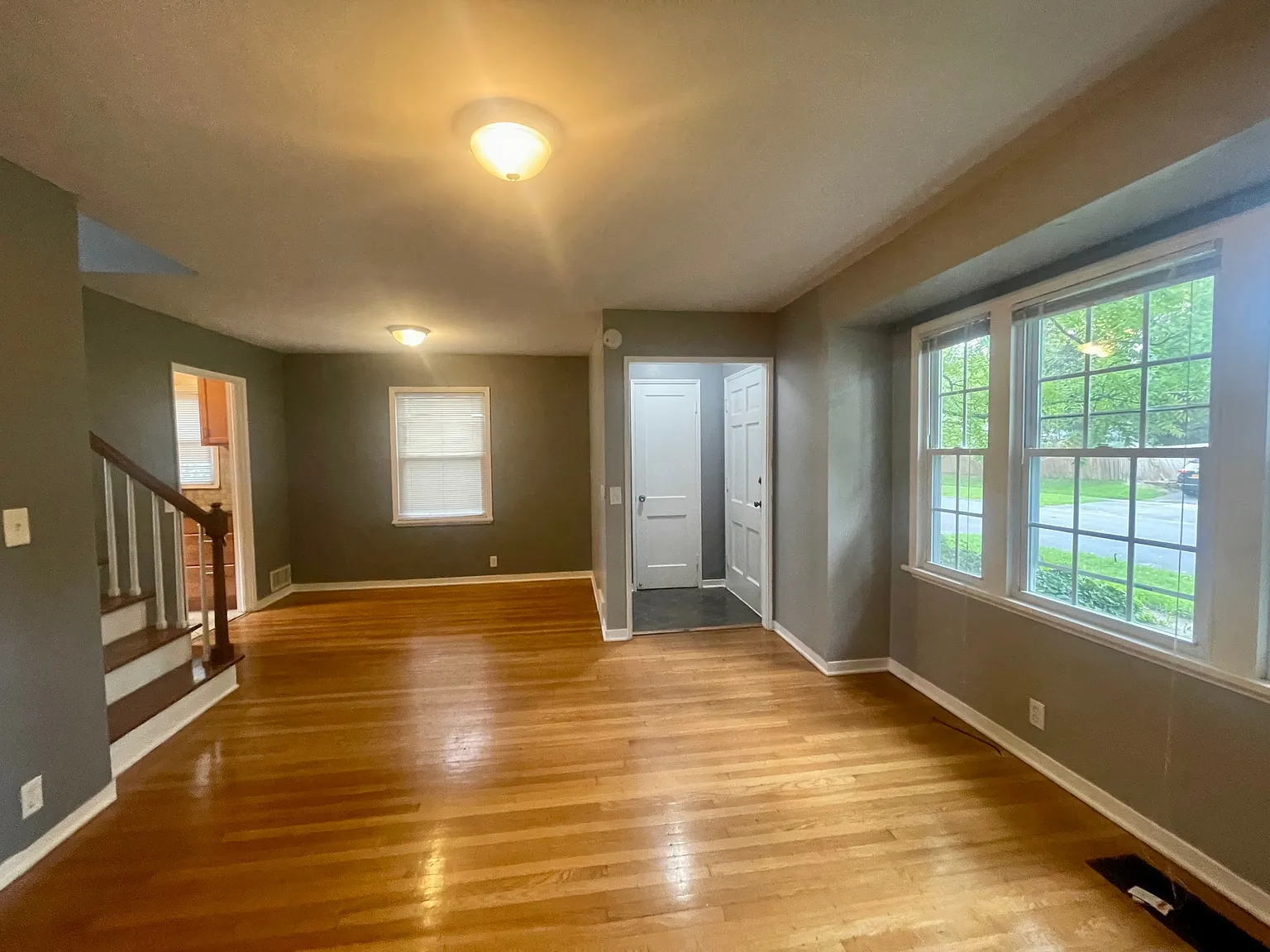 151 Eastmoreland Drive - 1 — Photo 2