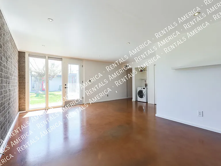 4202 N 38th St #8 — Photo 5