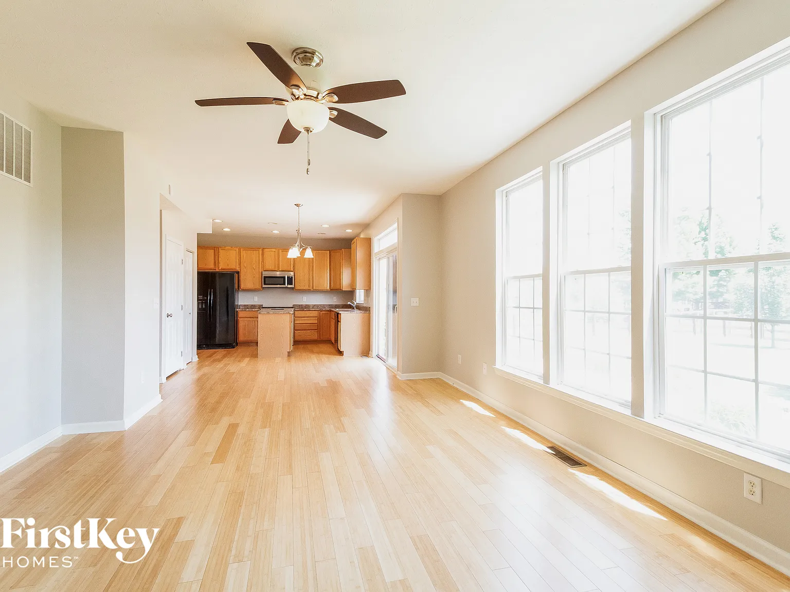 3 bed, 2.5 bath, 1966 sqft, $2,570 — Photo 3