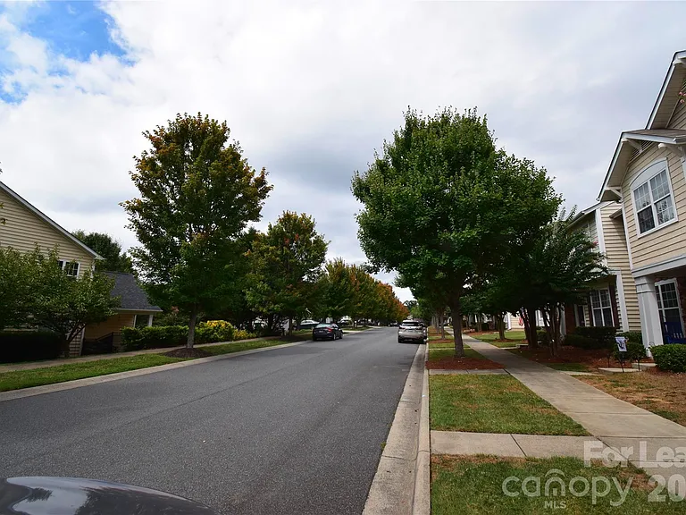 1077 Woodglen Ln — Photo 19