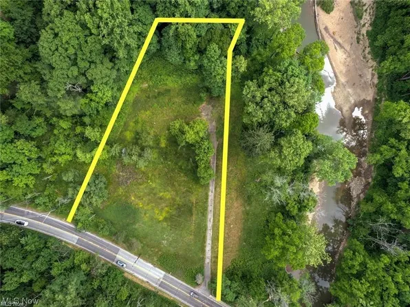 675 Chagrin Blvd, Moreland Hills, OH 44022