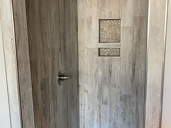 2nd image of 39 Highland Ln